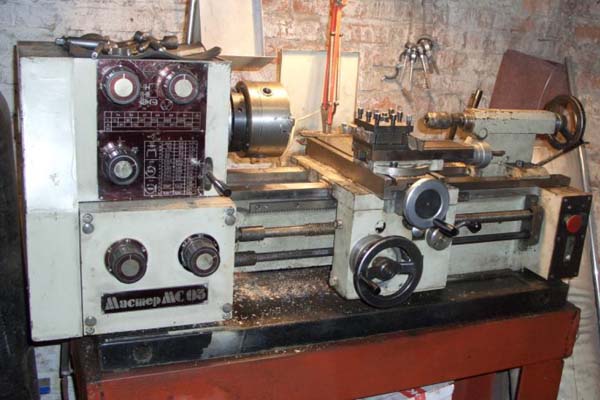МС-03 Загальний вигляд токарно-гвинторізного верстата
